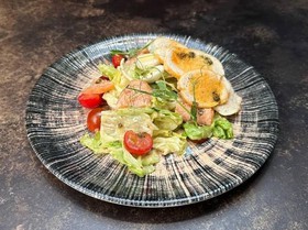 Салат цезарь с лососем - Фото