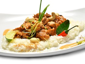 Куриное филе с рисом в соусе - Фото