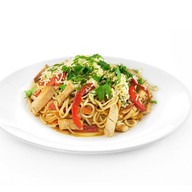 Спагетти с курицей и овощами Фото