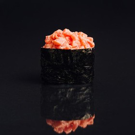 Гункан с лососем - Фото