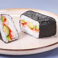 Онигири сочная креветка с авокадо Фото