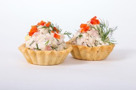 Тарталетки с салатом Морской бриз - Фото