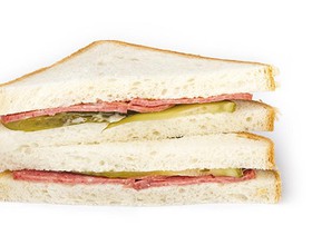 Сэндвич Пепперони на пшеничном хлебе - Фото