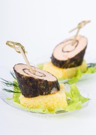 Тартинки с полентой и паштетом из семги - Фото