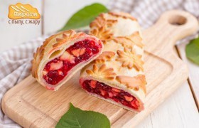 Венский пирог с брусникой и яблоками - Фото
