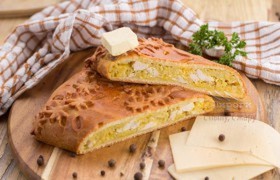 Пирог куриный с картофелем и сыром - Фото