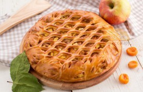 Пирог с курагой и яблоками постный - Фото