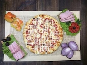 Пицца с ветчиной,перцем,сыром,помидорами - Фото