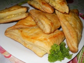 Хачапури с сыром (слоеное) - Фото