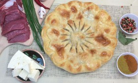 Пирог с мясом, грибами и сыром - Фото
