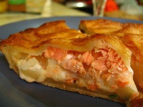 Пирог с красной рыбой - Фото