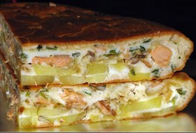 Пирог с тунцом, картофелем и луком - Фото