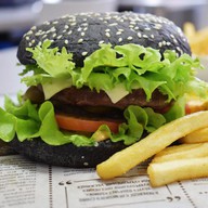 Black бургер с говядиной Фото