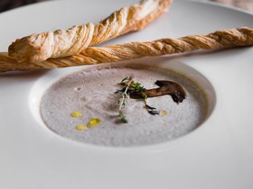 Крем-суп из лесных грибов с гриссини - Фото