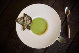 Сливочный крем-суп из зеленого горошка - Фото
