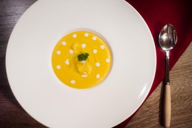 Сырный крем-суп с мускатом - Фото