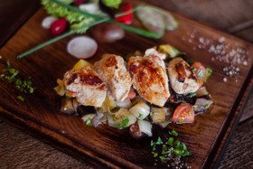 Филе цыпленка и салат из печеных овощей - Фото