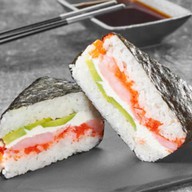 Онигири с креветкой Фото