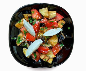 Салат с хрустящими баклажанами и сыром - Фото
