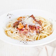Три мяса спагетти Фото