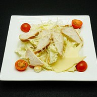Цезарь салат с курицей Фото