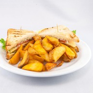 Сендвич с сёмгой и картошкой Фото