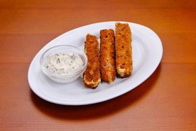 Сырные палочки с чесночным соусом - Фото