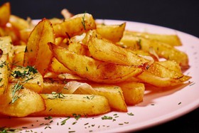 Жареный картофель с луком - Фото