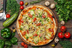 Пицца овощная - Фото