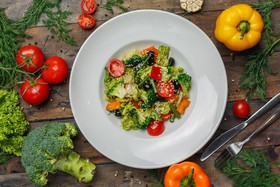 Овощной с брокколи салат - Фото
