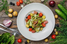Французский салат с тунцом - Фото