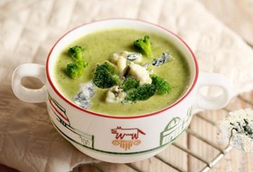Суп-пюре из брокколи с сыром горгонзола - Фото
