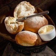 Итальянский хлеб со сливочным маслом Фото