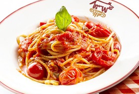 Спагетти со свежими черри и базиликом - Фото