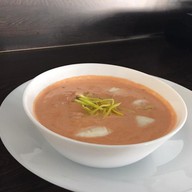 Томатный суп с морепродуктами Фото