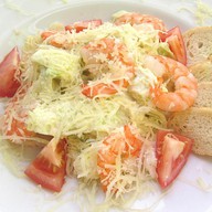 Цезарь салат с креветками Фото