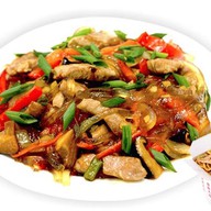 Рисовая лапша с овощами и курицей Фото