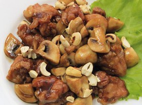 Острая курица с грибами и орехом - Фото