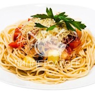 Спагетти в овощном соусе Фото