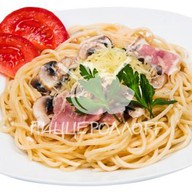 Спагетти с грибами и ветчиной Фото