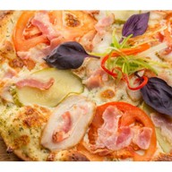 Пицца с соусом тар-тар Фото