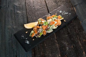 Салат с маринованным лососем - Фото