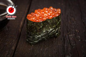 Икура (гункан с икрой лосося) - Фото