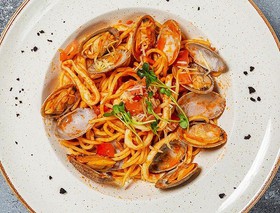 Спагетти вонголе в томатном соусе - Фото