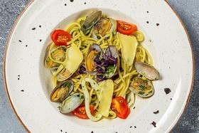 Спагетти вонголе в соусе песто - Фото