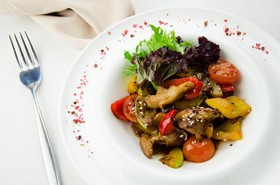 Теплый салат с телятиной и терияки - Фото