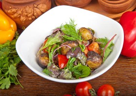 Салат с черными груздями и картофелем - Фото