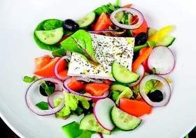 Овощной салат с сыром фета - Фото