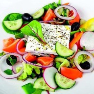 Овощной салат с сыром фета Фото