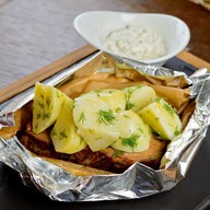 Свинина горячего копчения с картофелем Фото